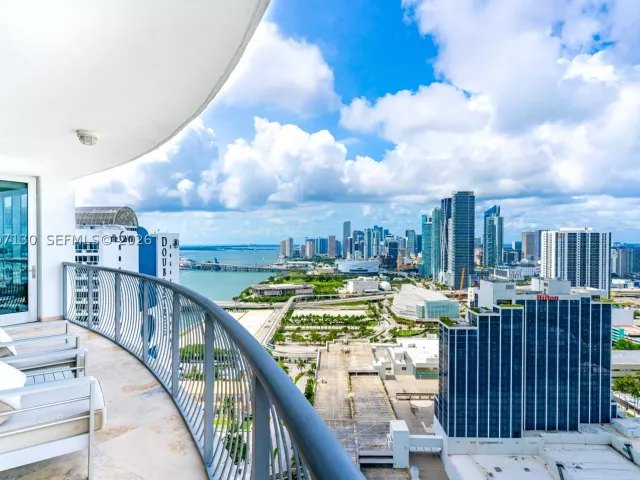 2-bedroom condo for rent in Miami - 1750 N Bayshore Dr 3914 - MondialRealty