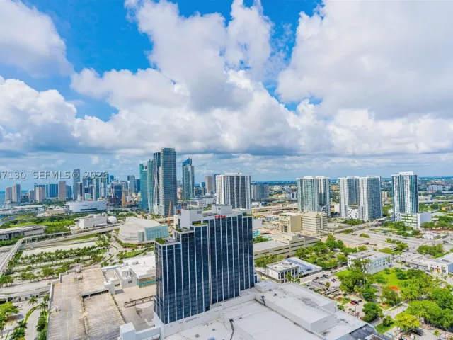 2-bedroom condo for rent in Miami - 1750 N Bayshore Dr 3914 - MondialRealty