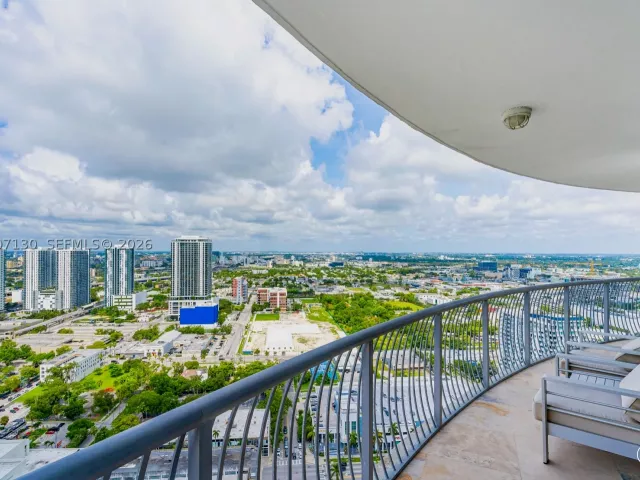 2-bedroom condo for rent in Miami - 1750 N Bayshore Dr 3914 - MondialRealty