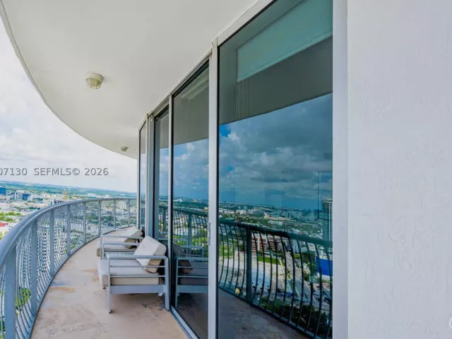 2-bedroom condo for rent in Miami - 1750 N Bayshore Dr 3914 - MondialRealty