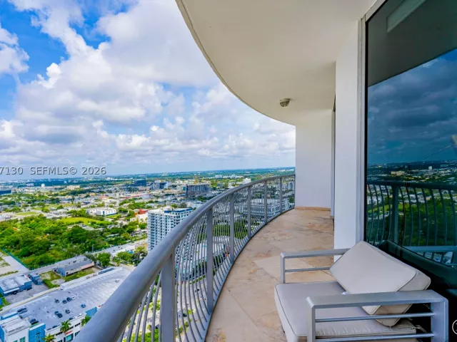 2-bedroom condo for rent in Miami - 1750 N Bayshore Dr 3914 - MondialRealty