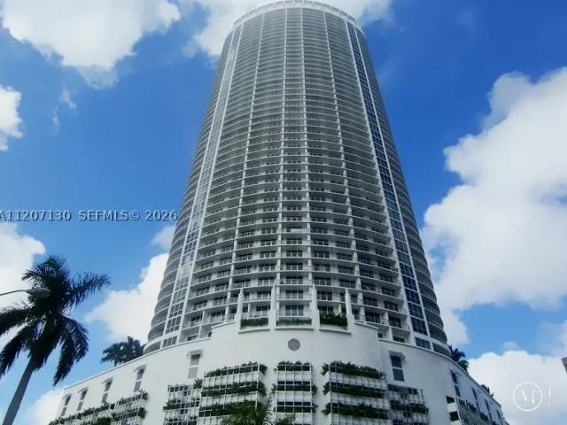 2-bedroom condo for rent in Miami - 1750 N Bayshore Dr 3914 - MondialRealty