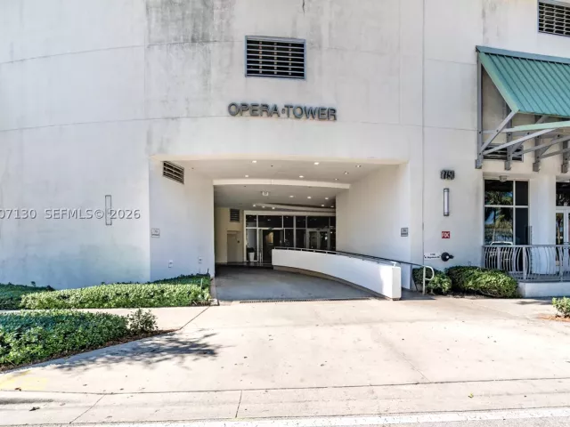 2-bedroom condo for rent in Miami - 1750 N Bayshore Dr 3914 - MondialRealty