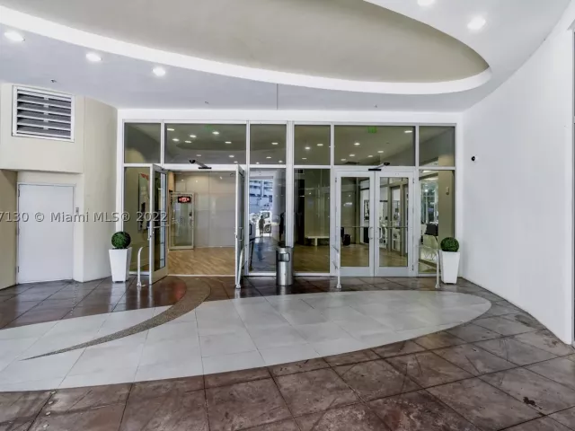 2-bedroom condo for rent in Miami - 1750 N Bayshore Dr 3914 - MondialRealty