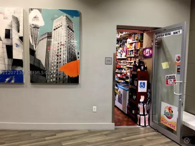 2-bedroom condo for rent in Miami - 1750 N Bayshore Dr 3914 - MondialRealty