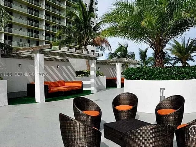 2-bedroom condo for rent in Miami - 1750 N Bayshore Dr 3914 - MondialRealty