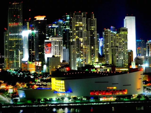 2-bedroom condo for rent in Miami - 1750 N Bayshore Dr 3914 - MondialRealty