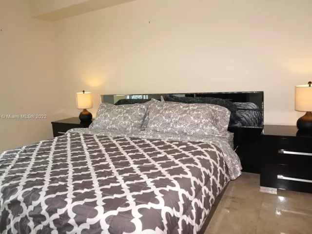 2-bedroom condo for rent in Sunny Isles Beach - 17555 Atlantic Blvd 806 - MondialRealty