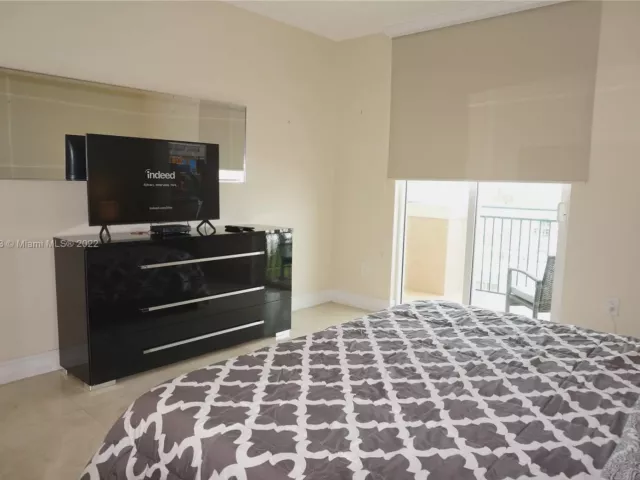 2-bedroom condo for rent in Sunny Isles Beach - 17555 Atlantic Blvd 806 - MondialRealty