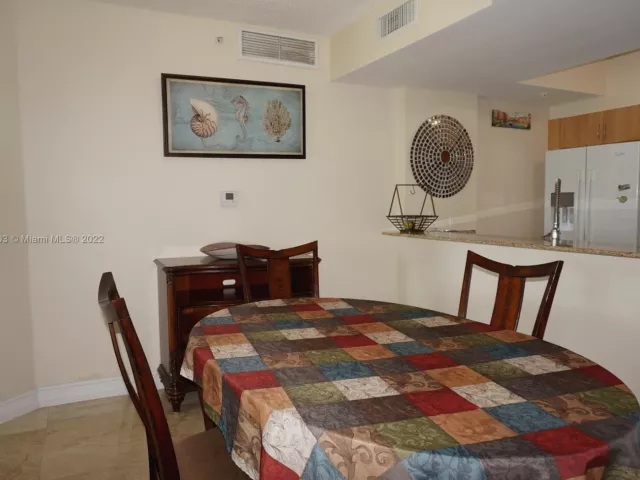 2-bedroom condo for rent in Sunny Isles Beach - 17555 Atlantic Blvd 806 - MondialRealty