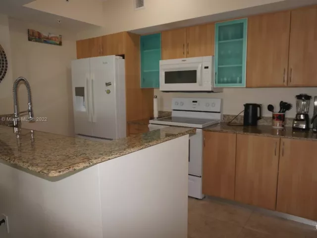 2-bedroom condo for rent in Sunny Isles Beach - 17555 Atlantic Blvd 806 - MondialRealty