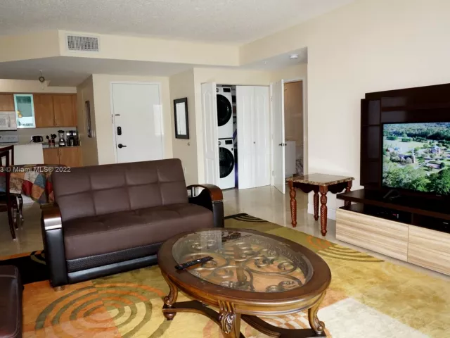 2-bedroom condo for rent in Sunny Isles Beach - 17555 Atlantic Blvd 806 - MondialRealty