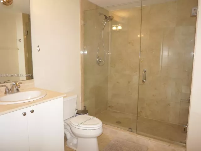 2-bedroom condo for rent in Sunny Isles Beach - 17555 Atlantic Blvd 806 - MondialRealty