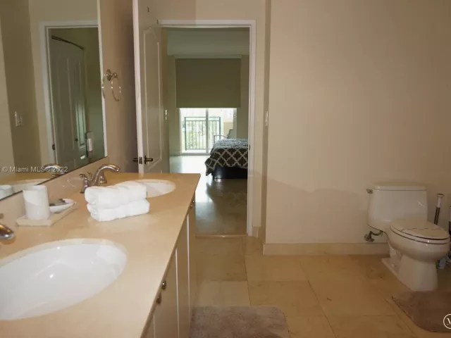 2-bedroom condo for rent in Sunny Isles Beach - 17555 Atlantic Blvd 806 - MondialRealty