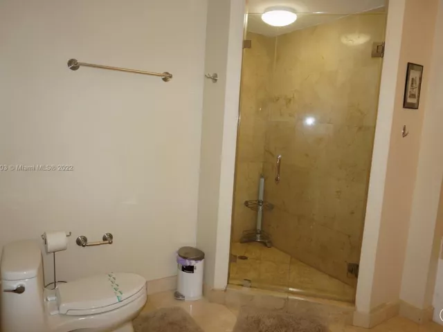 2-bedroom condo for rent in Sunny Isles Beach - 17555 Atlantic Blvd 806 - MondialRealty