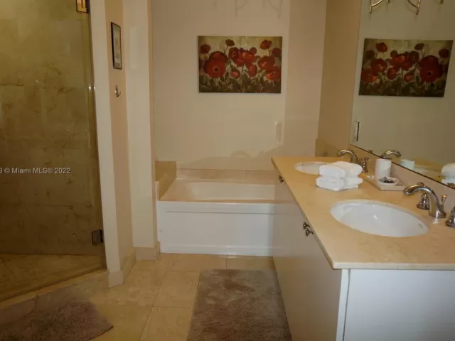 2-bedroom condo for rent in Sunny Isles Beach - 17555 Atlantic Blvd 806 - MondialRealty