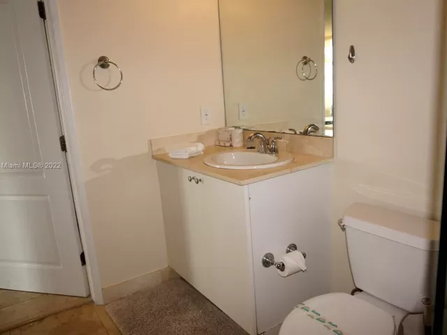 2-bedroom condo for rent in Sunny Isles Beach - 17555 Atlantic Blvd 806 - MondialRealty