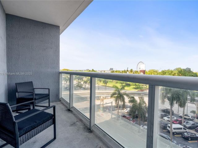 condo for rent in Miami - 50 Biscayne Blvd 605 - MondialRealty