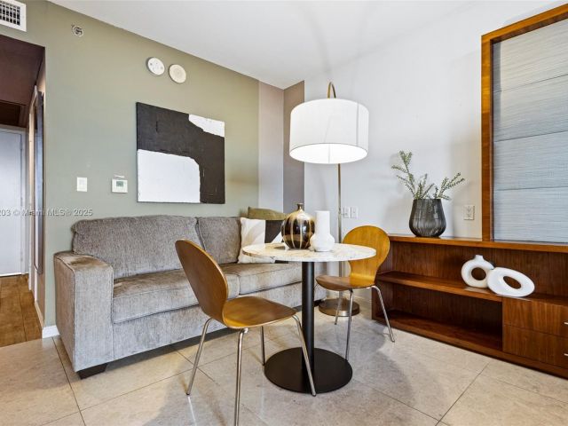 condo for rent in Miami - 50 Biscayne Blvd 605 - MondialRealty