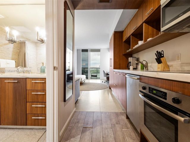 condo for rent in Miami - 50 Biscayne Blvd 605 - MondialRealty
