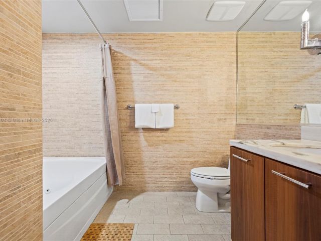 condo for rent in Miami - 50 Biscayne Blvd 605 - MondialRealty