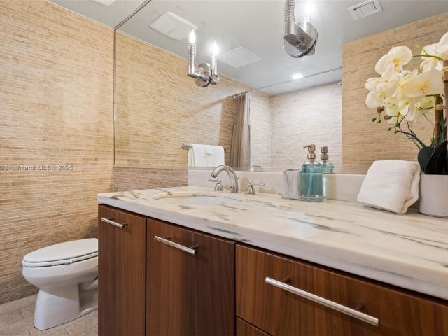 condo for rent in Miami - 50 Biscayne Blvd 605 - MondialRealty