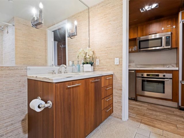 condo for rent in Miami - 50 Biscayne Blvd 605 - MondialRealty