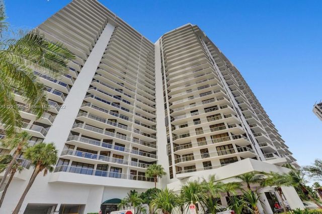 Apartment for sale at 20281 E Country Club Dr   2214. Unit #2214