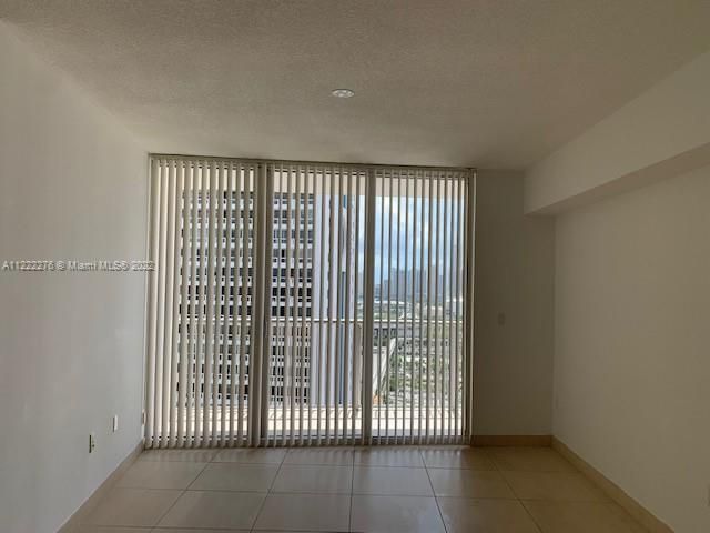 1-bedroom condo for sale in Miami - 1750 N Bayshore Dr 2806 - MondialRealty