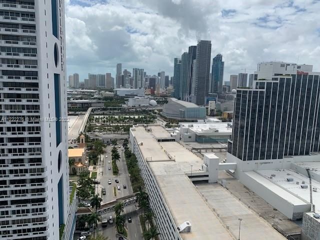 1-bedroom condo for sale in Miami - 1750 N Bayshore Dr 2806 - MondialRealty