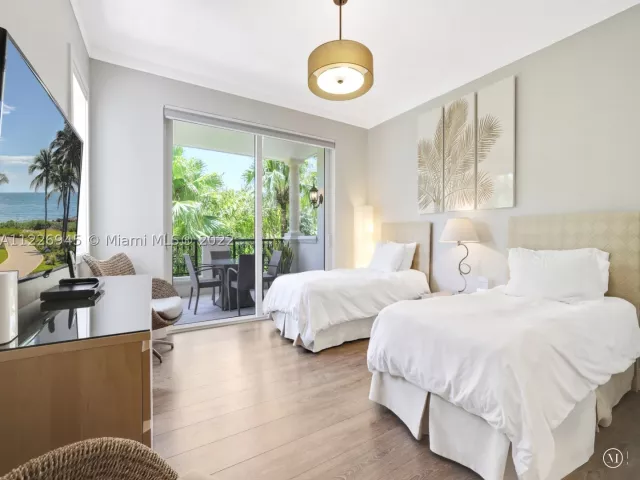 3-bedroom condo for sale in Miami Beach - 19126 Fisher Island Dr 19126 - MondialRealty