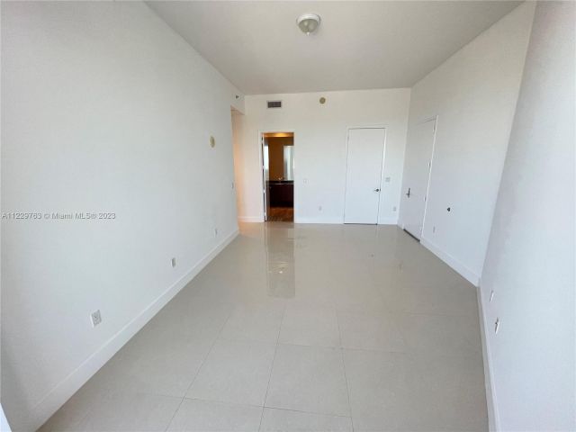Apartment for sale  Unit #3705 - photo 4659209