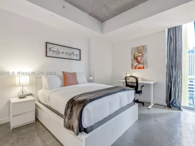 1-bedroom condo for rent in Miami - 151 SE 1st St 809 - MondialRealty