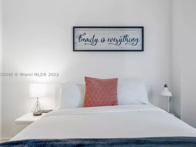 1-bedroom condo for rent in Miami - 151 SE 1st St 809 - MondialRealty