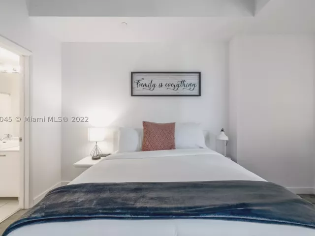 1-bedroom condo for rent in Miami - 151 SE 1st St 809 - MondialRealty