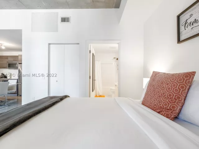 1-bedroom condo for rent in Miami - 151 SE 1st St 809 - MondialRealty
