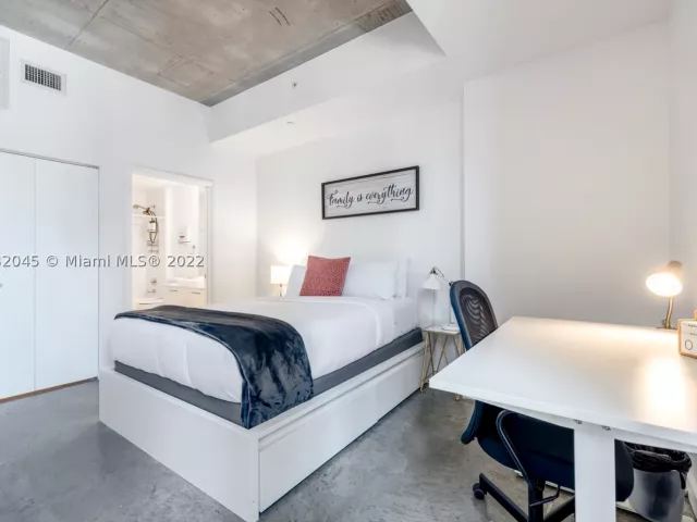 1-bedroom condo for rent in Miami - 151 SE 1st St 809 - MondialRealty