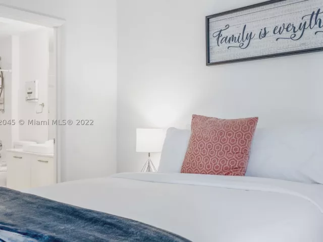 1-bedroom condo for rent in Miami - 151 SE 1st St 809 - MondialRealty
