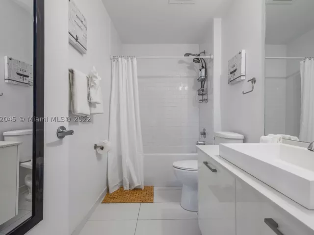1-bedroom condo for rent in Miami - 151 SE 1st St 809 - MondialRealty