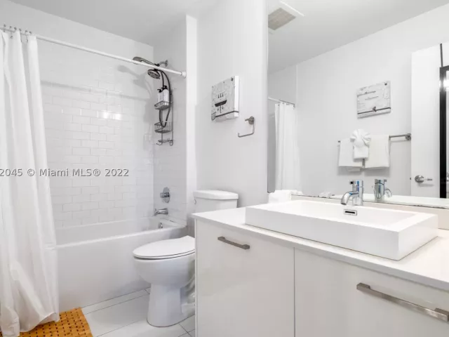1-bedroom condo for rent in Miami - 151 SE 1st St 809 - MondialRealty