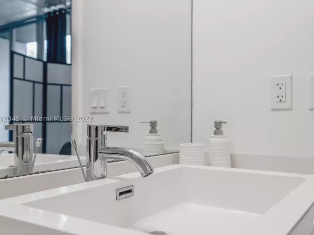 1-bedroom condo for rent in Miami - 151 SE 1st St 809 - MondialRealty