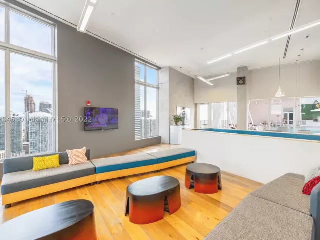 1-bedroom condo for rent in Miami - 151 SE 1st St 809 - MondialRealty