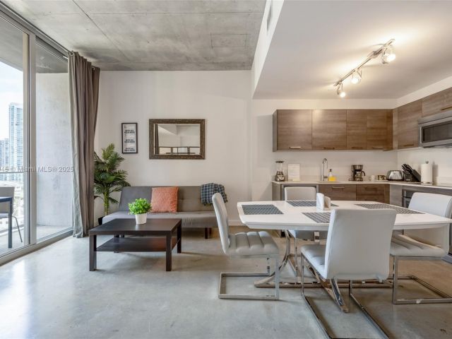 1-bedroom condo for rent in Miami - 151 SE 1st St 809 - MondialRealty