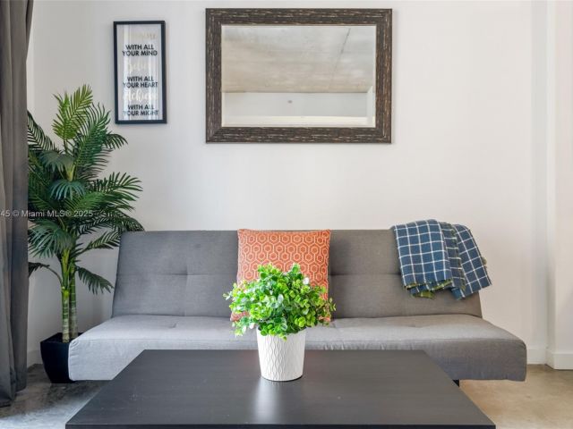 1-bedroom condo for rent in Miami - 151 SE 1st St 809 - MondialRealty