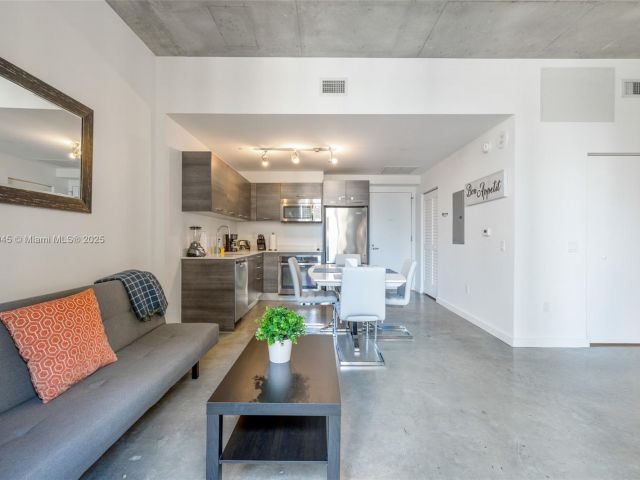 1-bedroom condo for rent in Miami - 151 SE 1st St 809 - MondialRealty