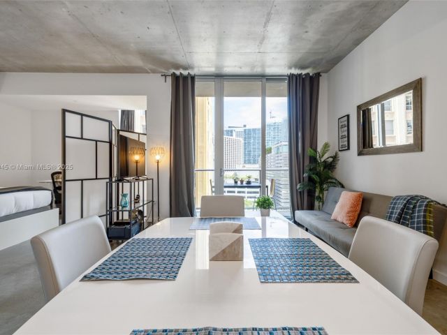 1-bedroom condo for rent in Miami - 151 SE 1st St 809 - MondialRealty