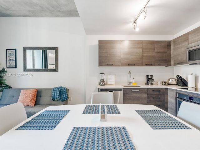 1-bedroom condo for rent in Miami - 151 SE 1st St 809 - MondialRealty