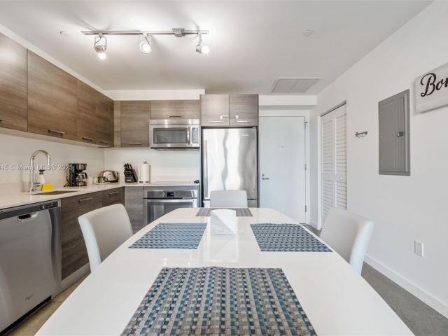 1-bedroom condo for rent in Miami - 151 SE 1st St 809 - MondialRealty