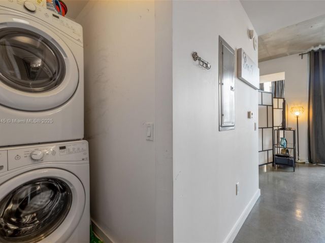 1-bedroom condo for rent in Miami - 151 SE 1st St 809 - MondialRealty