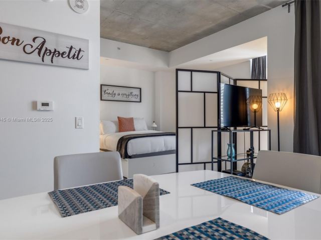 1-bedroom condo for rent in Miami - 151 SE 1st St 809 - MondialRealty